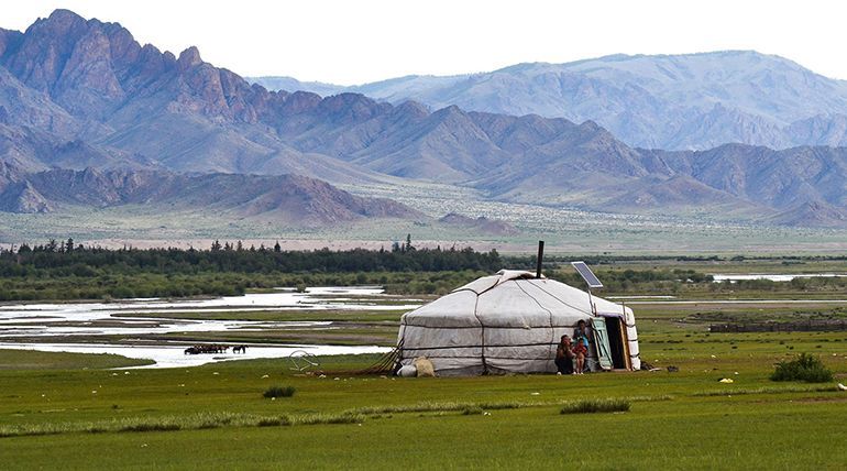 Nomadski šotor v Mongoliji. mongolija nomadi