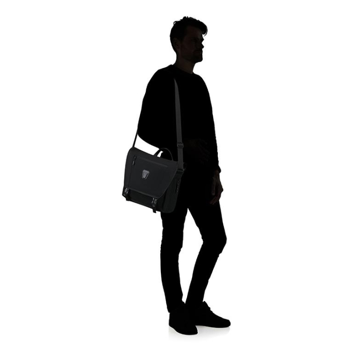 146464_1041_DYE-NAMIC_MESSENGER_BAG_14.1_WITH_SILHOUETTE